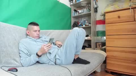 Virg Lszl online show from 10/31/25, 11:22