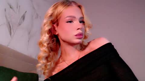 Snapshot of temberli chatting on 11/13/25, 03:16 temberli online show from 11/13/25, 03:16