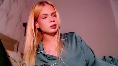 Snapshot of temberli chatting on 11/14/25, 05:50 temberli online show from 11/14/25, 05:50