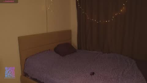 Sarah     online show from 12/05/25, 06:11