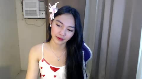Snapshot of temptmebabyx chatting on 07/19/26, 09:24 YOGIRL MAXINE online show from 07/19/26, 09:24