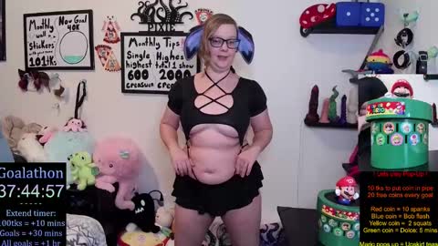 Pixie and Tentacle Overlord online show from 11/07/25, 11:16