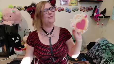 Pixie and Tentacle Overlord online show from 02/02/26, 11:14