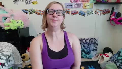 Pixie and Tentacle Overlord online show from 03/04/26, 07:31