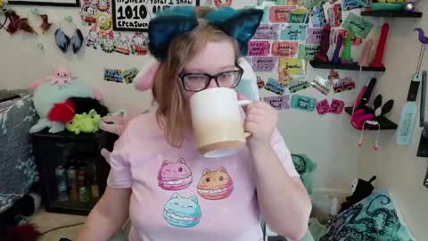 Snapshot of ten_tickle_pixie chatting on 04/22/26, 07:15 Pixie and Tentacle Overlord online show from 04/22/26, 07:15