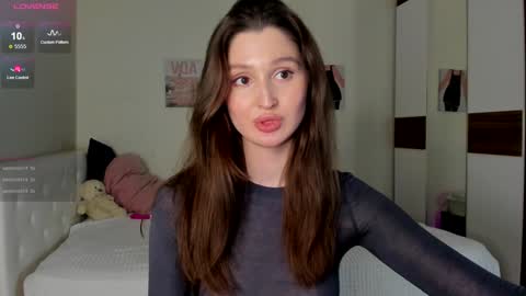 Snapshot of tender_babyy chatting on 12/14/24, 05:25 Sexy girl Li online show from 12/14/24, 05:25