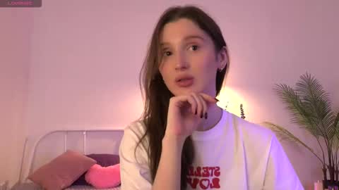 Snapshot of tender_babyy chatting on 09/09/25, 12:15 Sexy girl Li online show from 09/09/25, 12:15