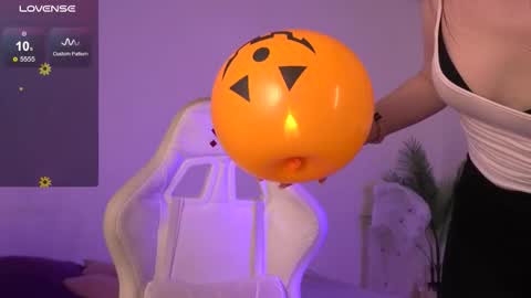 Snapshot of tender_babyy chatting on 10/29/25, 01:35 Sexy girl Li online show from 10/29/25, 01:35