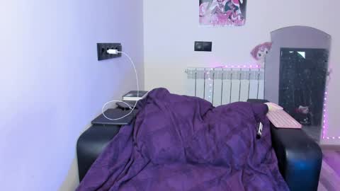 Kira online show from 04/08/26, 02:33