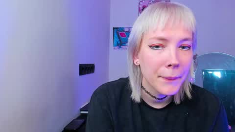 Kira online show from 05/17/26, 04:10