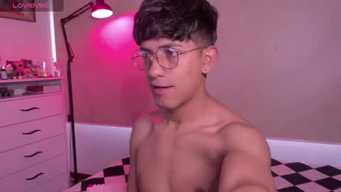 teo brown Independent model online show from 10/01/25, 12:33