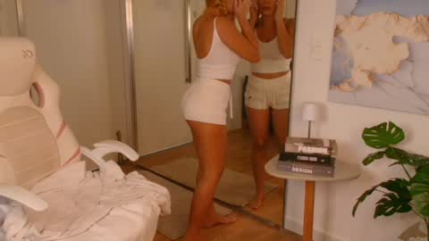 Snapshot of teodora_alamo chatting on 05/20/26, 11:38 Teodora Alamo online show from 05/20/26, 11:38