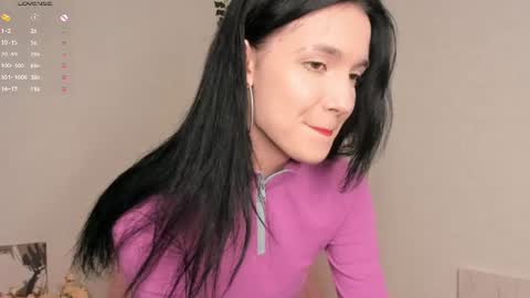 Snapshot of terripolnau chatting on 06/12/26, 05:23 Caroline online show from 06/12/26, 05:23