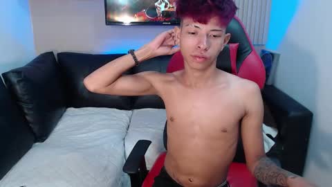 Snapshot of tessachains chatting on 11/14/25, 03:05 tessachains online show from 11/14/25, 03:05