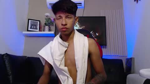 Snapshot of tessachains chatting on 11/15/25, 11:43 tessachains online show from 11/15/25, 11:43