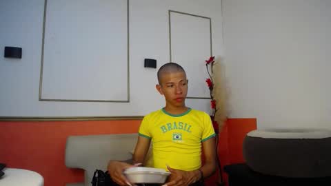 Snapshot of tessachains chatting on 11/19/25, 03:39 tessachains online show from 11/19/25, 03:39