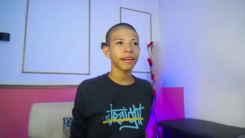 Snapshot of tessachains chatting on 11/24/25, 01:38 tessachains online show from 11/24/25, 01:38