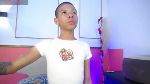 Snapshot of tessachains chatting on 11/27/25, 01:51 tessachains online show from 11/27/25, 01:51