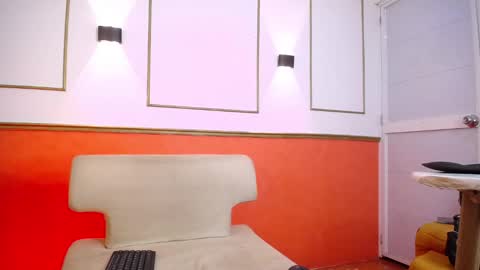 Snapshot of tessachains chatting on 12/03/25, 01:24 tessachains online show from 12/03/25, 01:24