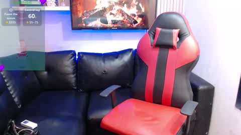 Snapshot of tessachains chatting on 12/15/25, 04:39 tessachains online show from 12/15/25, 04:39