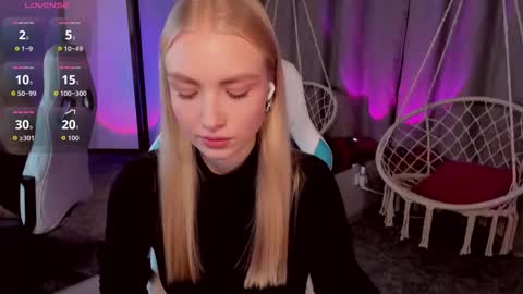 Snapshot of tessahamilton chatting on 11/03/25, 10:16 TessaHamilton online show from 11/03/25, 10:16