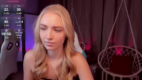 Snapshot of tessahamilton chatting on 11/21/25, 09:19 TessaHamilton online show from 11/21/25, 09:19