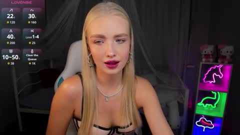 Snapshot of tessahamilton chatting on 11/23/25, 11:10 TessaHamilton online show from 11/23/25, 11:10