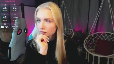 Snapshot of tessahamilton chatting on 11/25/25, 12:16 TessaHamilton online show from 11/25/25, 12:16