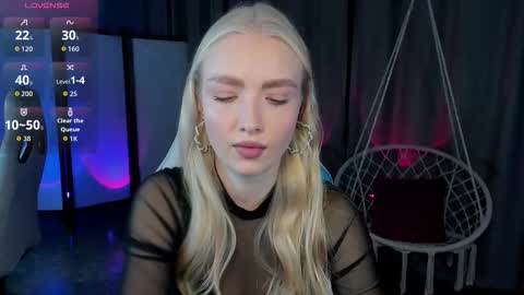 Snapshot of tessahamilton chatting on 11/30/25, 08:18 TessaHamilton online show from 11/30/25, 08:18