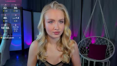 Snapshot of tessahamilton chatting on 12/14/25, 09:47 TessaHamilton online show from 12/14/25, 09:47