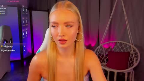 Snapshot of tessahamilton chatting on 12/20/25, 08:21 TessaHamilton online show from 12/20/25, 08:21