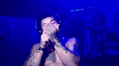 Snapshot of testotease chatting on 01/09/25, 02:01 Milo online show from 01/09/25, 02:01