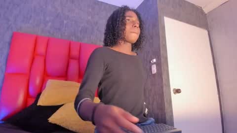 teylor_lovee online show from 12/23/25, 03:59