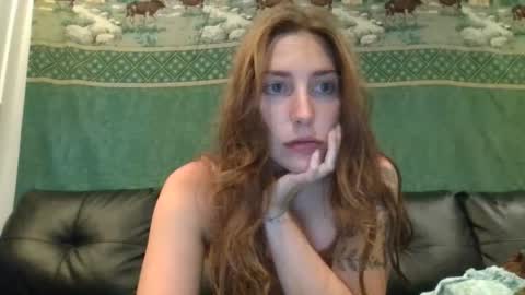 Snapshot of tfeather0532 chatting on 08/03/26, 04:44 Tessa online show from 08/03/26, 04:44