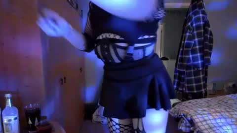 Snapshot of tgirl_kirstie chatting on 07/16/26, 12:11 Kirstie online show from 07/16/26, 12:11