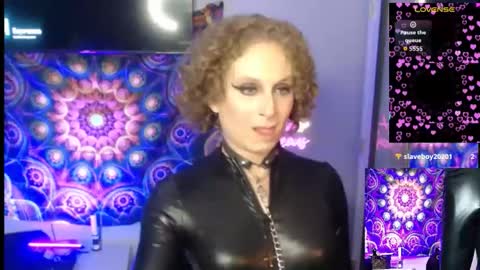 Snapshot of tgirlmelody chatting on 11/21/25, 03:16 ellie online show from 11/21/25, 03:16