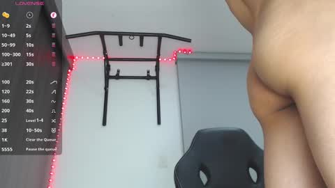 Snapshot of th_russ chatting on 01/05/25, 03:22 INSTAGRAM Th1rss online show from 01/05/25, 03:22