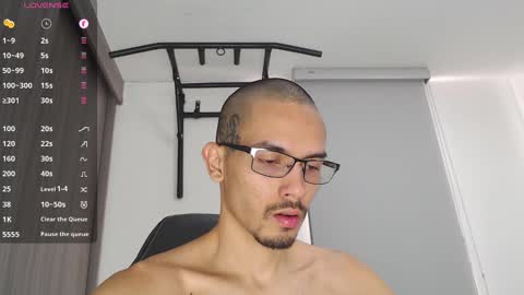 Snapshot of th_russ chatting on 02/10/25, 01:11 INSTAGRAM Th1rss online show from 02/10/25, 01:11