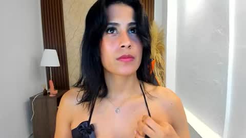 Snapshot of thais_kim chatting on 10/17/25, 12:30 Sweet Thais online show from 10/17/25, 12:30