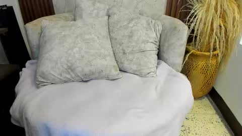 Snapshot of thais_kim chatting on 11/01/25, 12:29 Sweet Thais online show from 11/01/25, 12:29