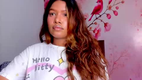 Snapshot of thais_waldrof chatting on 06/15/26, 05:09 Andreina online show from 06/15/26, 05:09