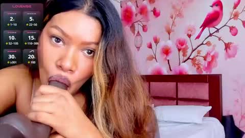 Snapshot of thais_waldrof chatting on 07/10/26, 05:12 Andreina online show from 07/10/26, 05:12