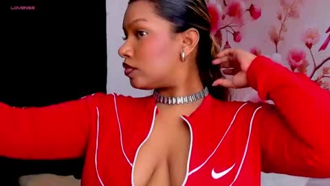Snapshot of thais_waldrof chatting on 07/18/26, 05:33 Andreina online show from 07/18/26, 05:33