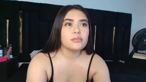 Snapshot of thaisadara24 chatting on 11/02/25, 04:31 T H A I S online show from 11/02/25, 04:31