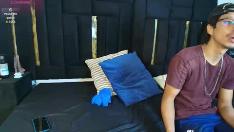 Snapshot of thaisadara24 chatting on 11/19/25, 09:37 T H A I S online show from 11/19/25, 09:37