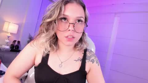 Snapshot of thalia21_ chatting on 03/01/25, 08:02 Thalia21 online show from 03/01/25, 08:02