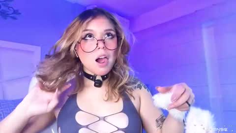 Snapshot of thalia21_ chatting on 10/18/25, 12:35 Thalia21 online show from 10/18/25, 12:35