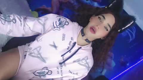 Snapshot of thalia_gil21 chatting on 02/19/25, 09:36 Thalia Girl online show from 02/19/25, 09:36