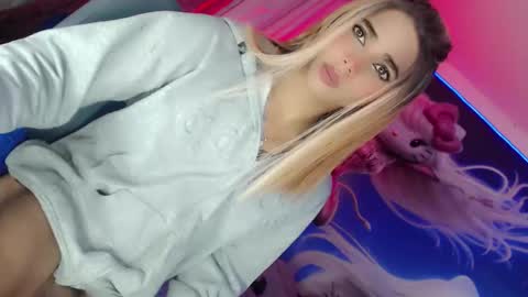 Snapshot of thalia_gil21 chatting on 02/28/25, 04:21 Thalia Girl online show from 02/28/25, 04:21
