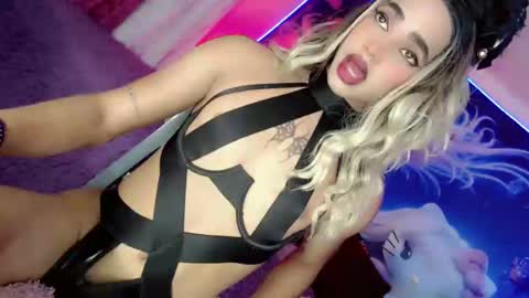 Snapshot of thalia_gil21 chatting on 03/02/25, 01:36 Thalia Girl online show from 03/02/25, 01:36